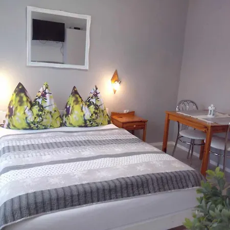 Jarek ホームステイ ポビエロボ