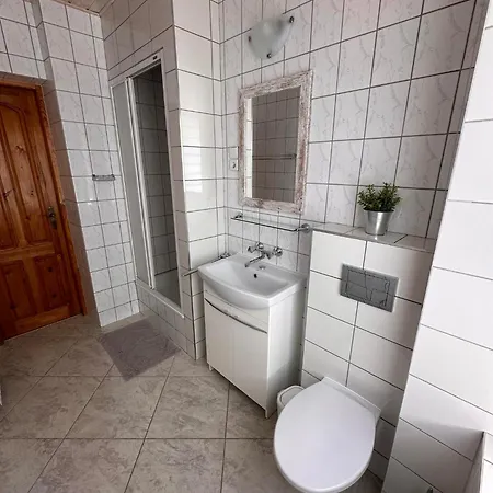 Jarek * ポビエロボ