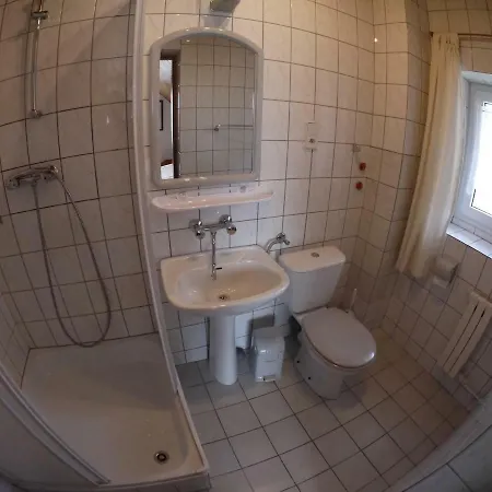 ホームステイ Jarek ポビエロボ