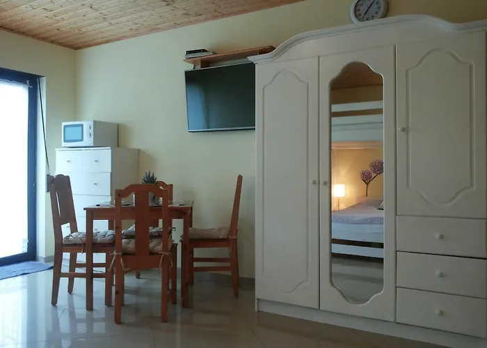 Jarek * ポビエロボ