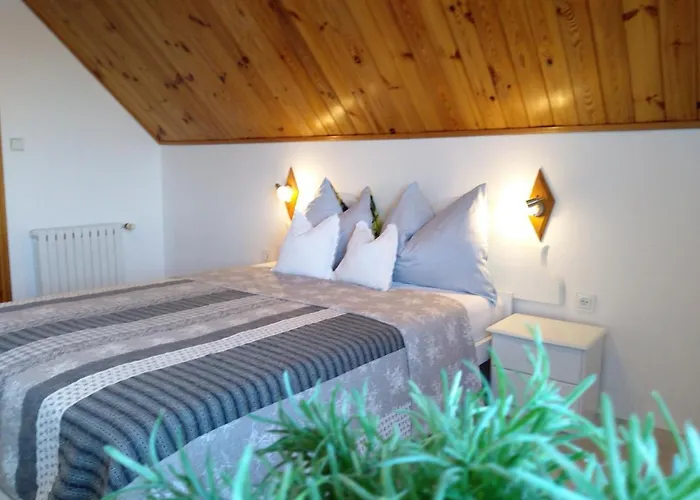 Jarek * ポビエロボ